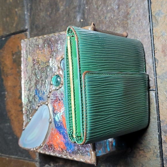 Louis Vuitton Forest Green Epi Wallet💥💥💥SUPER SUPER SALE💥💥💥 - Picture 3 of 7